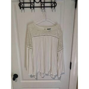 New Directions velvet Detail bell sleeve white and cream blouse
